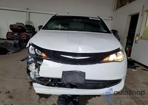 2025 Chrysler Voyager Lx z USA, uszkodzony, nr VIN 2C4RC1CGXSR519109